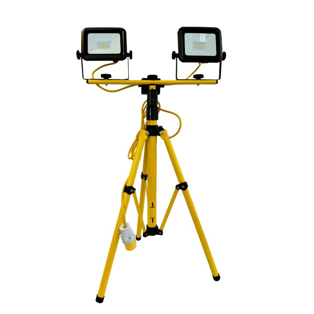 110V LED Telescopic Dual Head Tripod Uplight 5m 16amp - (10914) 110V LED Telescopic Dual Head Tripod Uplight 5m 16amp - (10914)